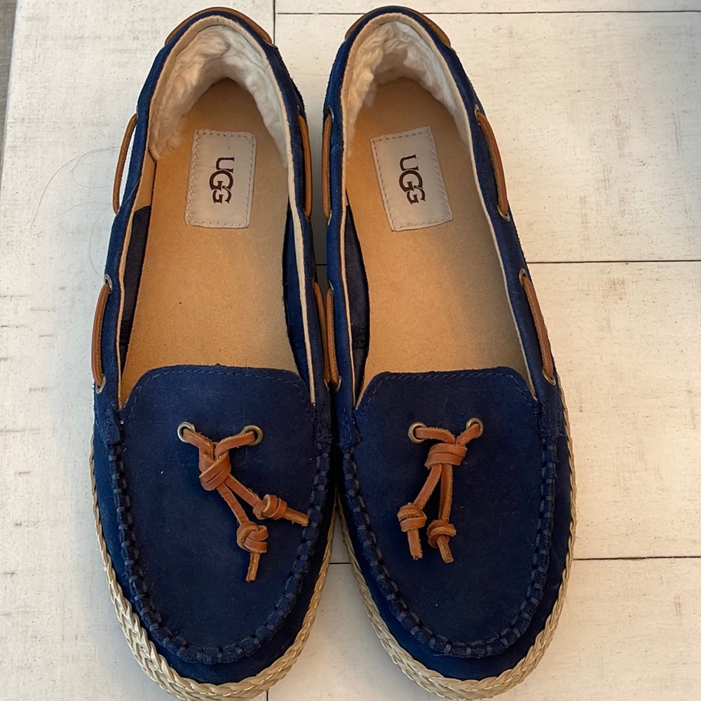 Ugg Channtal women’s loafer blue EUC size 8